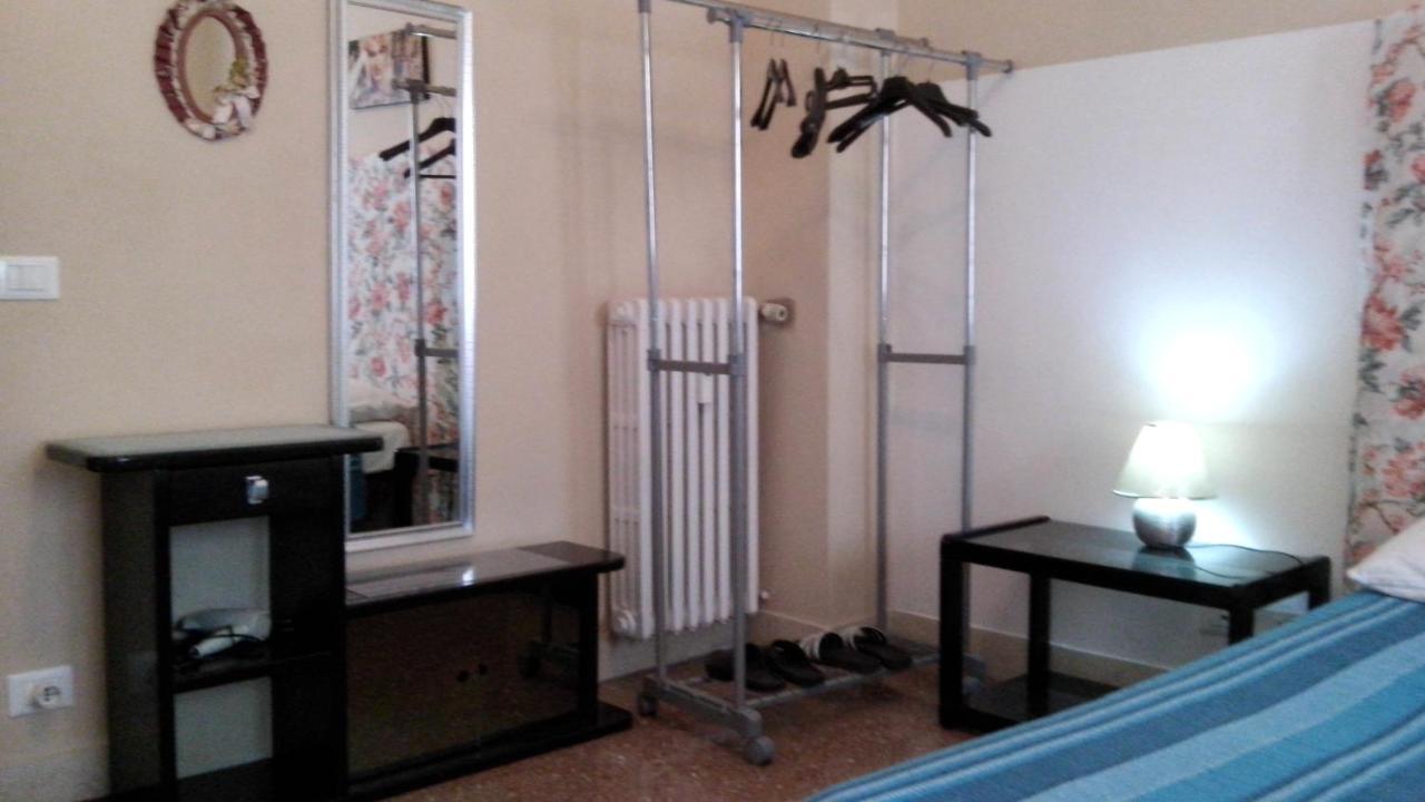 רומא Affittacamere , Rooms Near Trastevere Station מראה חיצוני תמונה