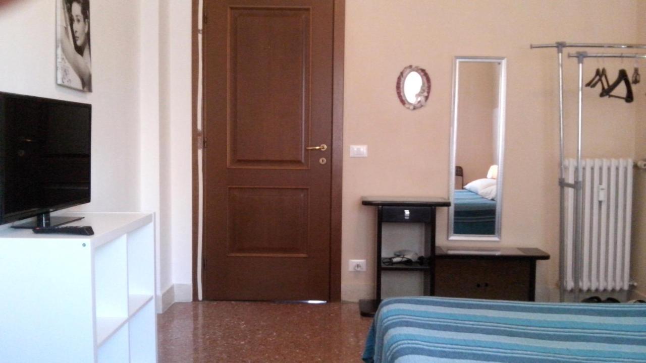 רומא Affittacamere , Rooms Near Trastevere Station מראה חיצוני תמונה