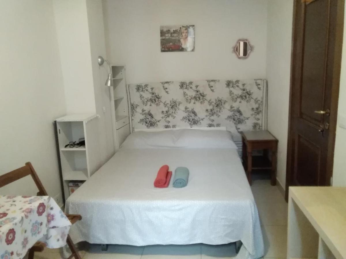 רומא Affittacamere , Rooms Near Trastevere Station מראה חיצוני תמונה